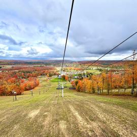 Mountain Villas Condo Retreat for 12, хотел в Boyne Falls