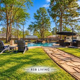 Villa for 50 ppl-Heated Pool & Private Cinema, hotel em Tomball