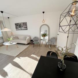 1 Bedroom Apartment with balcony and free parking