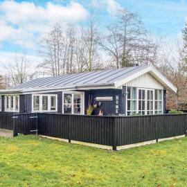 4 star holiday home in Hemmet, hotel v mestu Falen