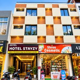 Hotel Stayzy, hotell i Indore