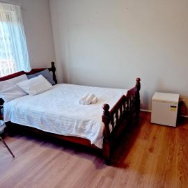 Queen Bedroom with Shared Bathroom kpqbd112, hotel din Marayong