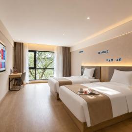 半隐智能巨幕影音酒店-安顺古城历史文化街区顾府街店, hotell Anshunis