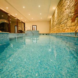 Mysterious Haven and Spa, hótel í Săvădisla