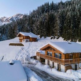 Dolomite Refuge Apartment with Balcony and Easy Slope Access