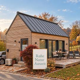 Stilvolles Design-Tiny-House mit Terrasse & Hund
