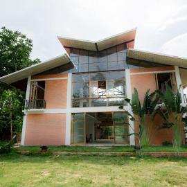 Cherekh Center, hotel en Lainkalangpāra