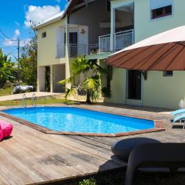 Studio accueillant à Baie Mahault, 22 m², piscine partagée.