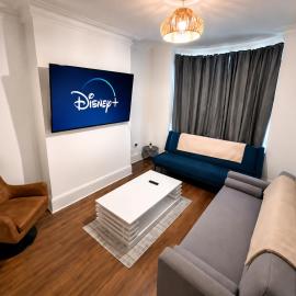 Families or Groups - Spacious Stay for 12 with Fast WiFi, Full Kitchen & Free Parking near Doncaster City Centre & Eco-Power Stadium – hotel w mieście Doncaster