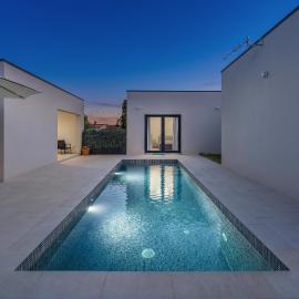 Villa Nauta - beautiful ground floor villa for 4 people with playground & sauna Pula, Hotel in Vintijan