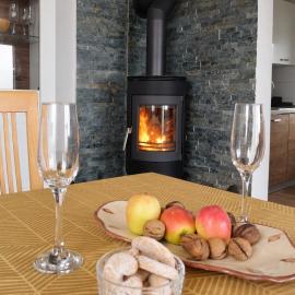 Apartma Hiša na Ravnah with hot tub