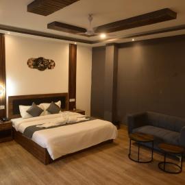 Hotel Palvora Palace And Rooftop Restaurant