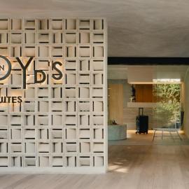 Lloyd's Inn Suites