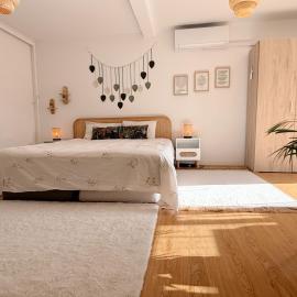 Large Double Room with AC, en-suite bathroom, free parking, terrace, garden, workspace