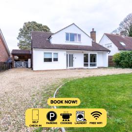 Grand 5BR Home in Market Harborough with Parking