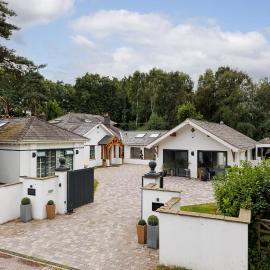 Luxury Cheshire House with Indoor Pool, Cinema & Hot Tub