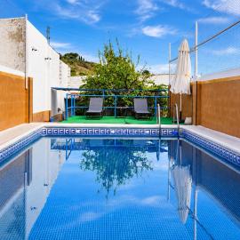 Casaluna in Rute with Pool and Subbética Cordobesa, hotel en Rute
