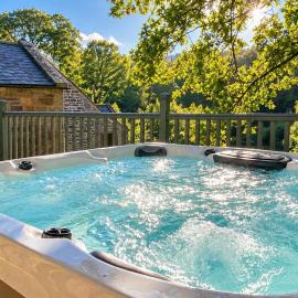 Mill House Cottage, on a Fishing Park near Brampton with hot tub