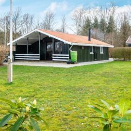 4 person holiday home in Toftlund โรงแรมในToftlund