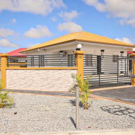 Vakantie woning met Veranda，Boxel的飯店
