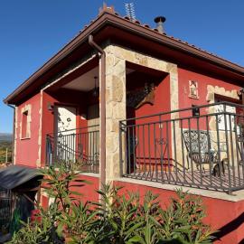 La Casita Roja-Familia, Piscina, Jacuzzi, barbacoa, mascotas, Hotel in Burgohondo