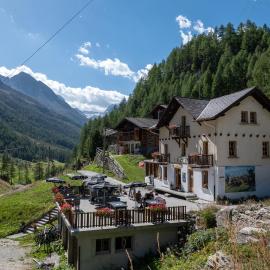 Auberge du Lac Bleu - La Gouille、オーデールのホテル
