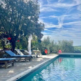 Un brin dfolies, bohème , nature, piscine chauffée de Pâques à Toussaint , spa , sauna, yoga ,massage