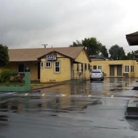 deluxe motel