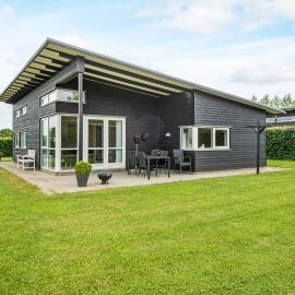 5 star holiday home in Haderslev, khách sạn ở Årøsund