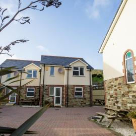Tregurrian Villas، فندق في نيوكواي