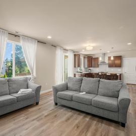Modern 5 Bed Room 3Bath Family Home near Silver Lake, Everett, hotel di Everett