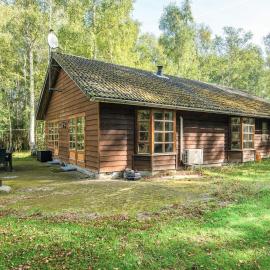 8 person holiday home in Læsø