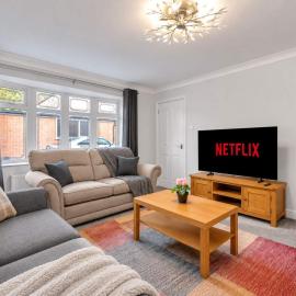 Games Room Free Parking & near M1 J28