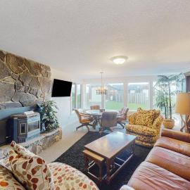 Ocean view 70s-themed home with beach access grill funky interior & W&D