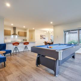 StayAU Luxury Double-Story Home AC Throughout