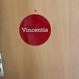 Red Dot Apartment Vincentia, hotel v Kamen