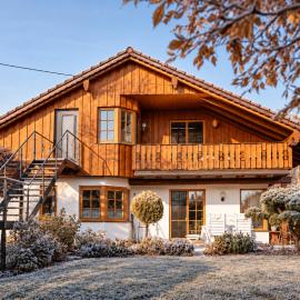 Ferienwohnung König Ludwig - Modernes Design-Apartment für Paare und Genießer am Starnberger See by LIVARIA, hotel in Berg am Starnberger See