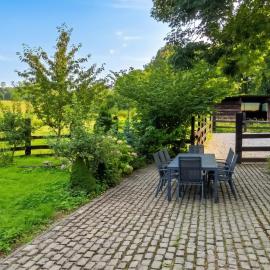 Spacious house in Montignies-sur-Roc with garden – hotel w mieście Montignies-sur-Roc