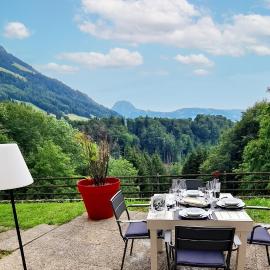 Apartment Val-de-Charmey 70 m², lake view, hotel i Crésuz