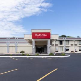 Ramada by Wyndham New Kensington, готель у місті New Kensington