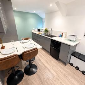 Perfect Location 3 Bed Serviced apartment with Bike Storage for BPW. Close to Brecon Beacons
