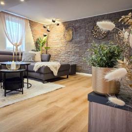 Bequemes Fachwerkhaus für 10 Personen mit Innenhof und Wallbox, Hotel in Liederbach am Taunus