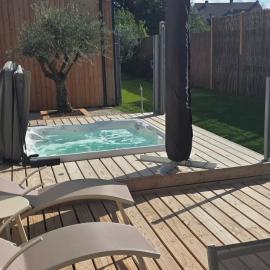 STUDIO avec son SPA, SAUNA HAMAMM privatifs ou LODGE avec PISCINE, hotel en Cepoy