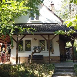 Diána vendégház, hotel v destinaci Harta
