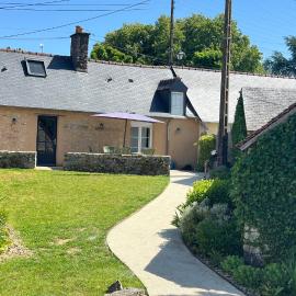 Gîte du Petit Rocher SAINTE SUZANNE: Sainte-Suzanne şehrinde bir otel