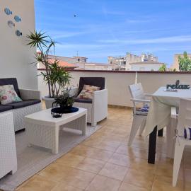 3 min Walk to Beach 3BR Apartment with Terrace AC & Parking