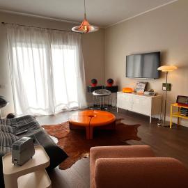 Retro colorful 3 BR apartment