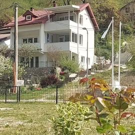 APARTMAN VISIT BORAČKO LAKE beach apartment, hotel v destinaci Jezero