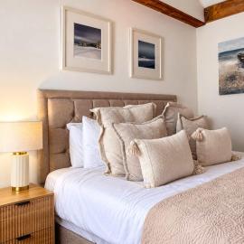 Boatsman's Cottage- sleeps 4- Garage- Mousehole, хотел в Маусхол