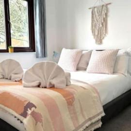 Kenegie View, Bright & Vibrant 2-Bedroom with Shared facilities on site!